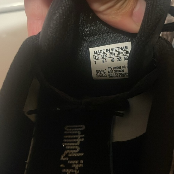 Adidas - Picture 4 of 5